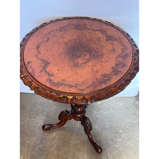 Late 19th Century Antique Burled Walnut Carved Side/Lamp Table c.1880 For Sale - Image 5 of 6