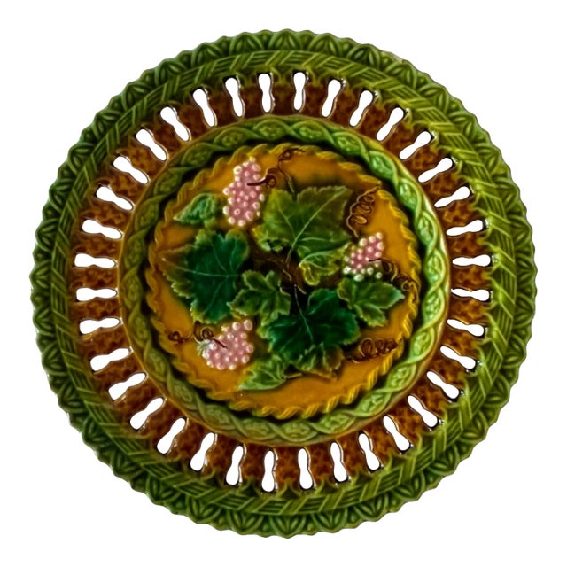 Antique 19th-Century Villeroy & Boch Majolica Plate With Cherubs For Sale