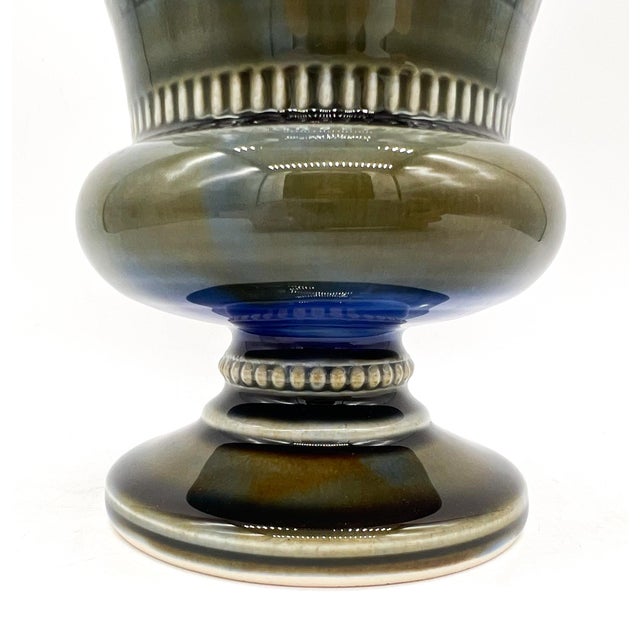 Blue 1950s Wade Pottery Ireland Blue Pedestal Shamrock Vase, Irish Porcelain Urn - Neoclassical / Traditional / English Country For Sale - Image 8 of 15