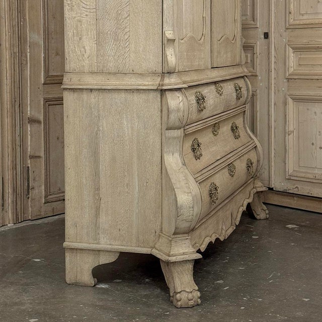 18th Century Dutch Baroque Stripped Oak Linen Press For Sale - Image 13 of 18