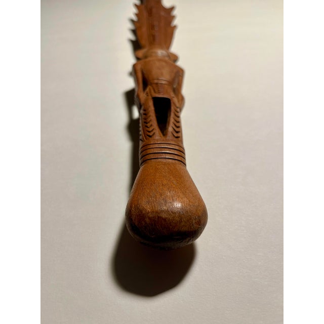Vintage Papua New Guinea Coastal Sepik Murik Lakes Hand Carved Walking Stick For Sale In Los Angeles - Image 6 of 8