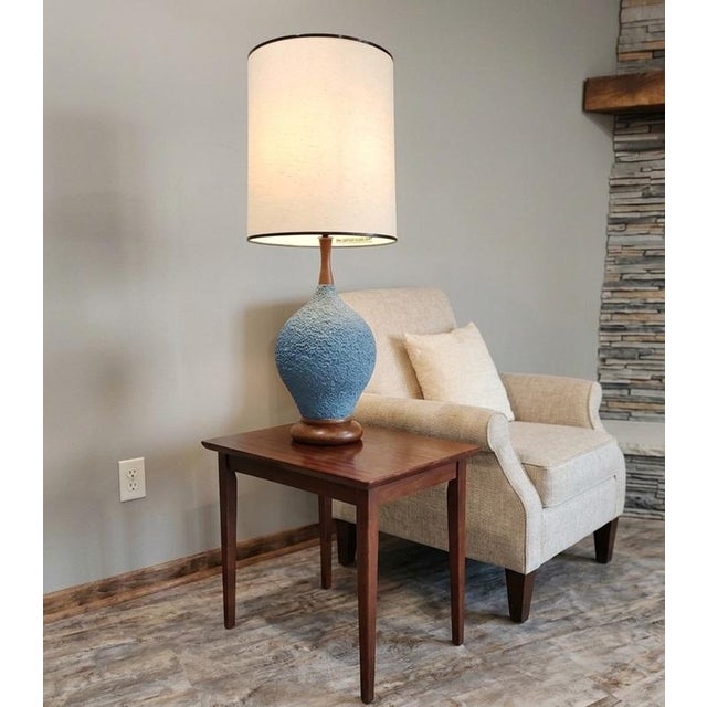 Large mid-century atomic table lamp produced by Quartite Creative Corp. in 1958. Features a heavy, textured...