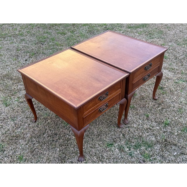Queen Anne 1970s Henredon Queen-Anne Solid Walnut 2-Drawer Nightstands - A Pair For Sale - Image 3 of 12