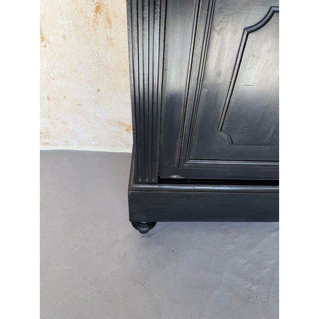 Late 19th Century French Napoleon III Style Ebonized Bookcase With Original Glass Doors For Sale - Image 16 of 18