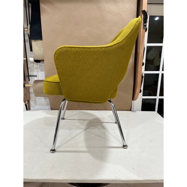 Mid-Century Modern 1960s Executive Armchair Model 71 Attributed to Eero Saarinen for Knoll in Textile For Sale - Image 3 of 7