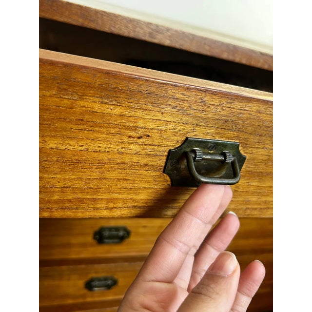 1960s Vintage Mid-Century Modern Teak 5-Drawer Chest With Brass Drop Handles For Sale - Image 5 of 15