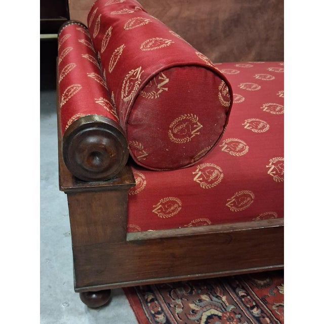 Empire Restoration Style Chaise Longue or Recamier in Flame Mahogany For Sale - Image 5 of 8