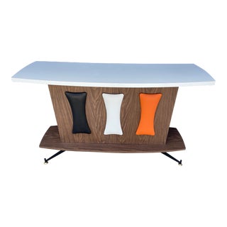 1960s Mid-Century Modern Free Standing Retro Bar For Sale