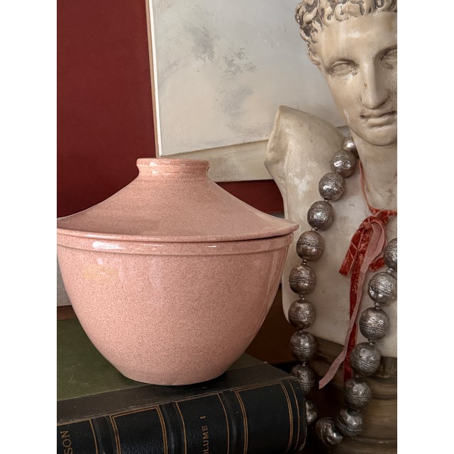Ceramic 1950s Blush Speckled Mid Century Covered Casserole Dish Usa Stoneware For Sale - Image 7 of 11