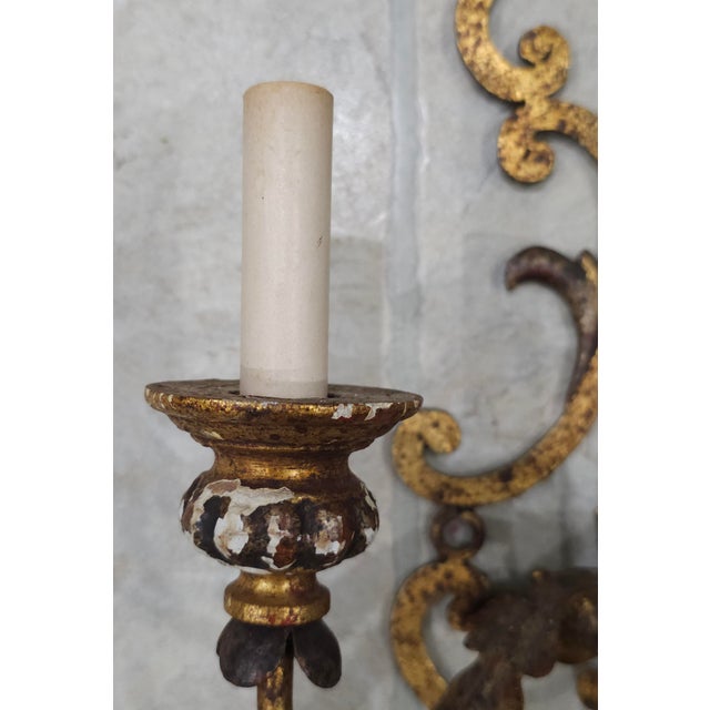 Metal Pair of Italian Patinated Gilt Metal and Composite Leaf Motif Wall Sconces For Sale - Image 7 of 10