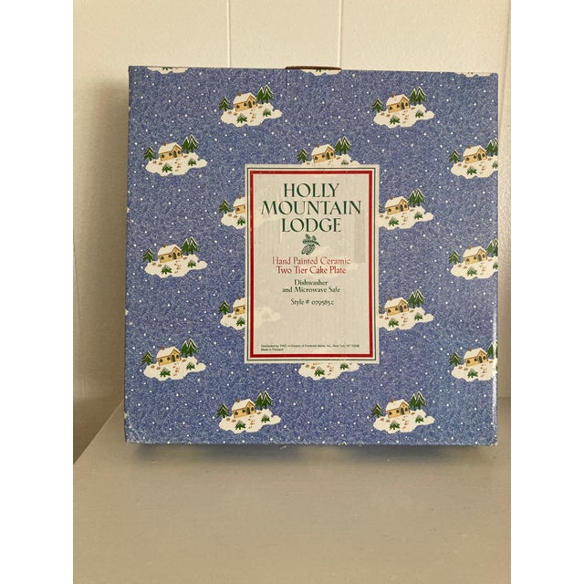 1980s Cook’s Bazaar Gourmet Collection 2-Tiered Serving Tray “Holly Mountain Lodge” Pattern For Sale - Image 11 of 11
