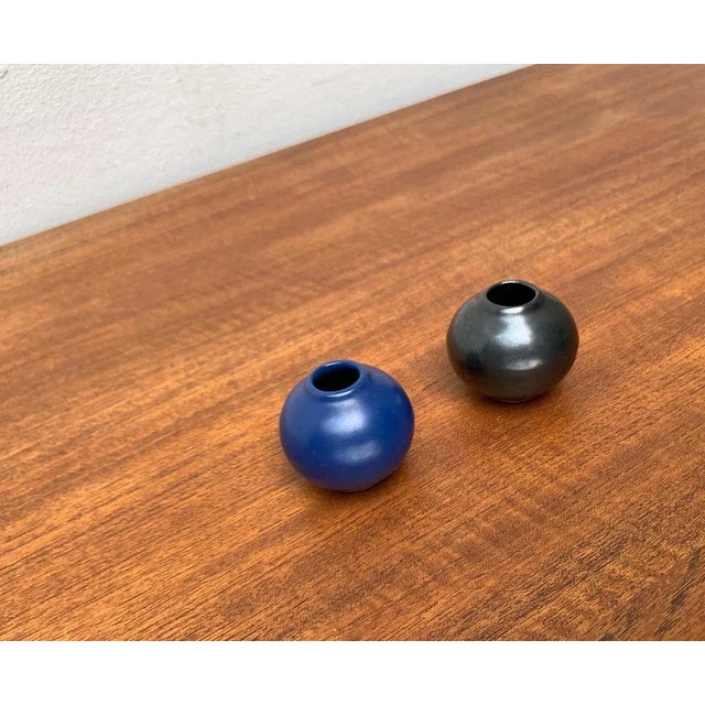 Small Mid-Century Minimalist Studio Pottery Ball Vases by Hildegard and Peter Delius for Hamelner Töpferei, 1960s, Set of 2 For Sale - Image 5 of 12