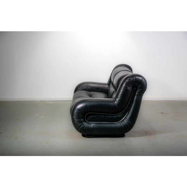 Italian Space Age Black Leather 2-Seater Sofa, 1985 For Sale - Image 4 of 14