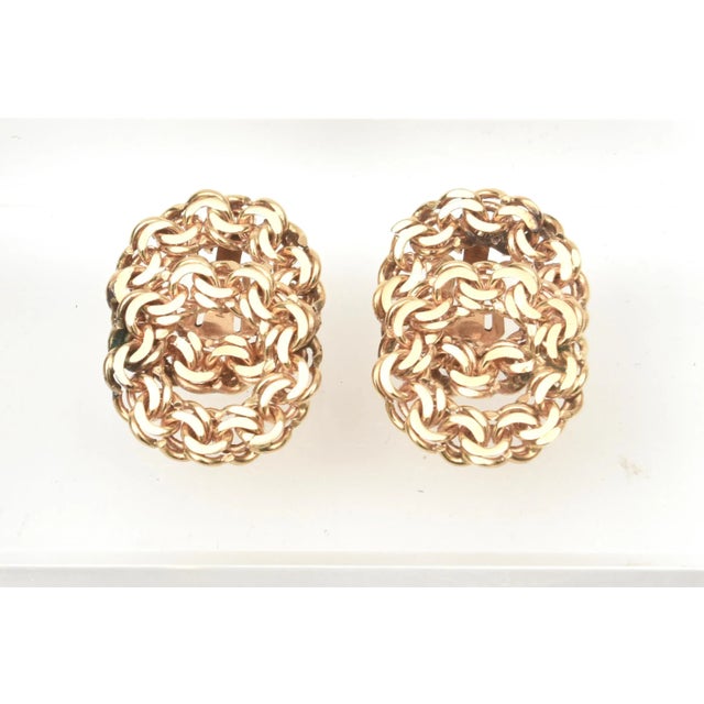 This is part of Chairish’s Fine Jewelry assortment. These lovely pair of vintage 14K gold vintage sculptural clip on...
