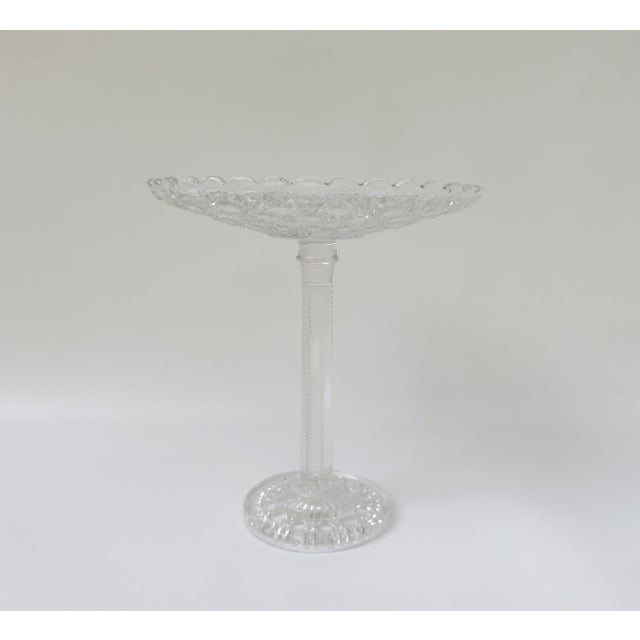 A shapely and at the same time elegant serving bowl for confectionery, fruit etc. The pressed glass has the ash inclusions...