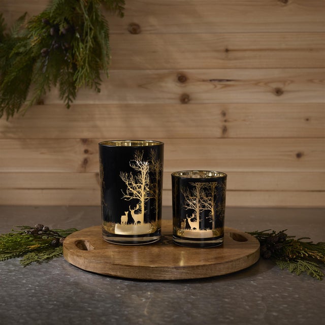For those who find peace in the quiet of the forest and excitement in the thrill of the hunt, the Mossy Oak Deer Candle...
