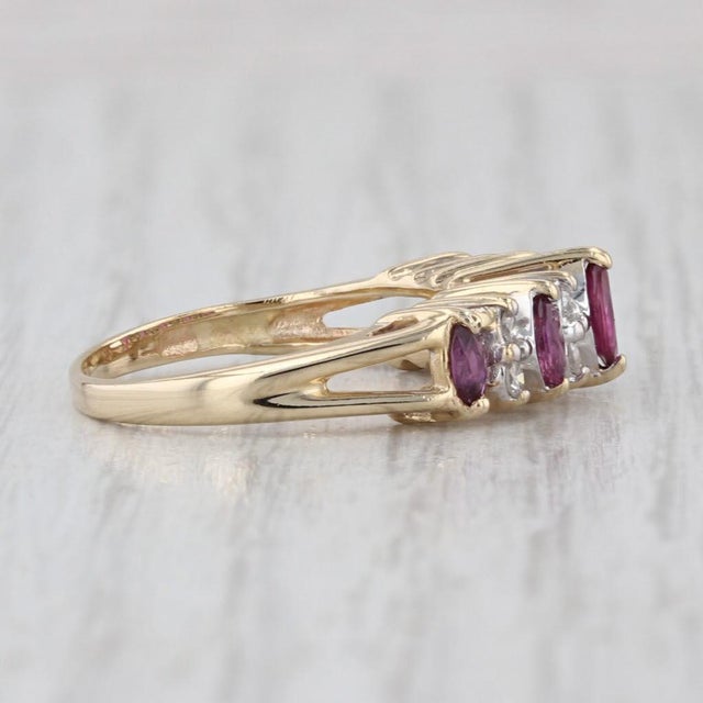 2010s 0.78ctw Ruby Diamond Tiered Ring 14k Yellow Gold Rooftop Pyramid Size 5.75 For Sale - Image 5 of 8
