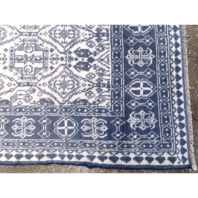 Galerie Shabab Collection Mid-20th Century Indian Cotton Agra Rug For Sale In New York - Image 6 of 8