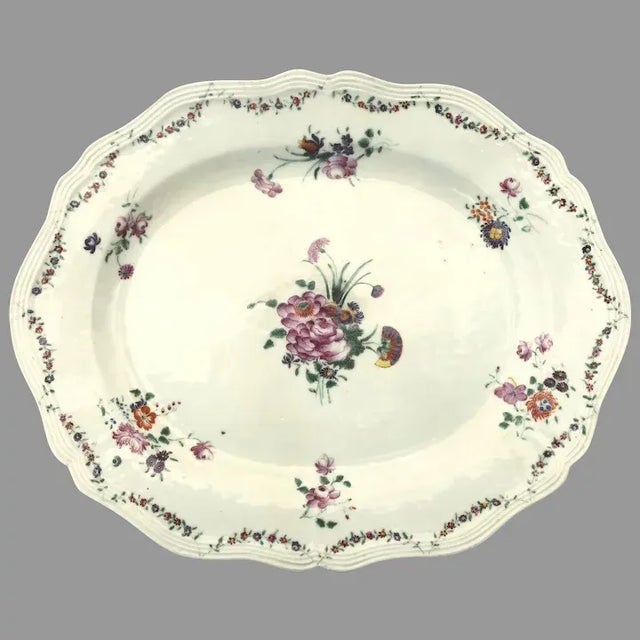 18th Century Chinese Export Platter with Floral Sprays Shaped Edge For Sale - Image 5 of 5