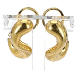 Mid 20th Century Pair of 18k Yellow Gold "S" Shaped Earrings For Sale