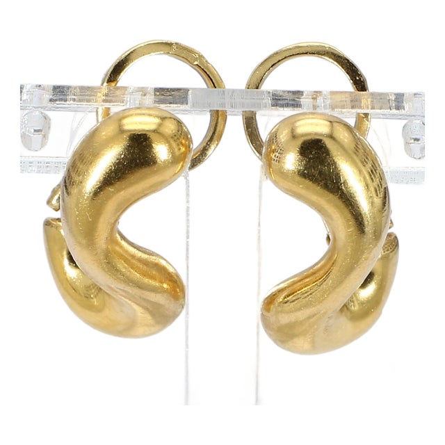 Mid 20th Century Pair of 18k Yellow Gold "S" Shaped Earrings For Sale