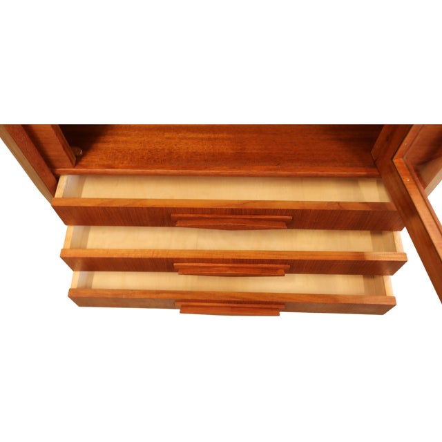 Brown Danish Corner Display Cabinet in Teak by Gunni Oman for Omann Jun, 1960s For Sale - Image 8 of 10