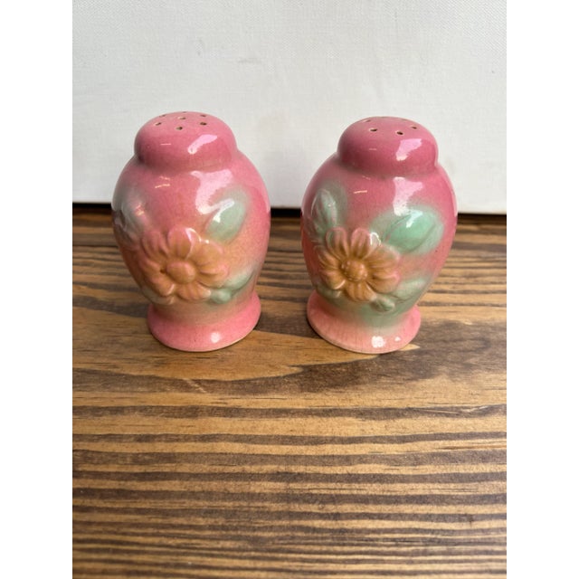 Pair of 1950s Pink Salt and Pepper Shakers For Sale - Image 4 of 4