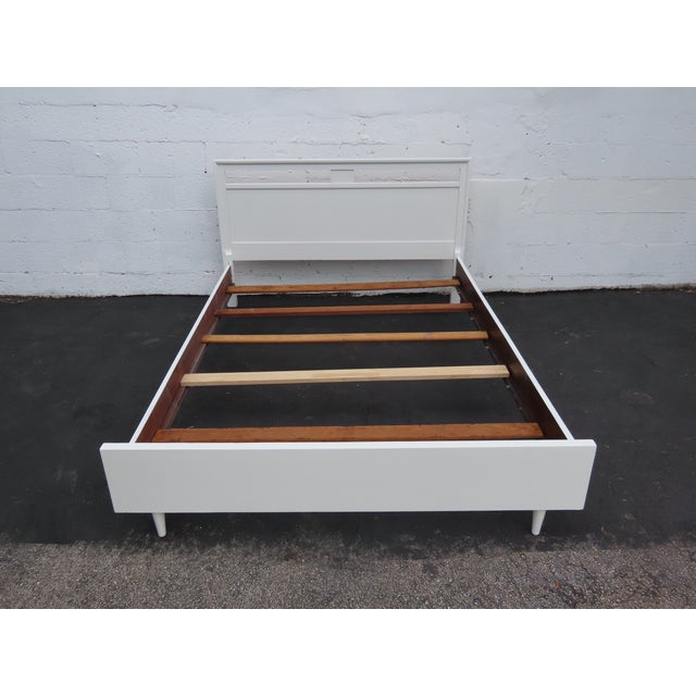 Mid Century Modern Painted White Full Size Bed 6574 For Sale - Image 12 of 12