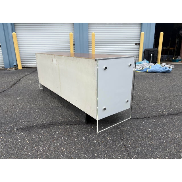 Wood 1960s Attributed to Milo Baughman for Thayer Coggin Lucite and Walnut Credenza/Dresser For Sale - Image 7 of 10