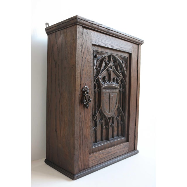 Antique French Neo-Gothic Wall Cabinet in Hand-Carved Wood, 19th Century For Sale - Image 4 of 13