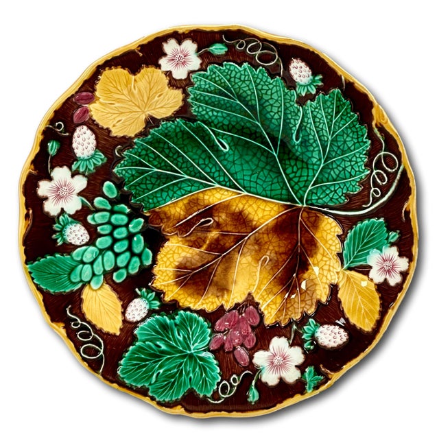 Set of 6 Antique Victorian Wedgwood Vine & Strawberry Majolica Plates With Wall Hanger Brackets Late 19th Century For Sale - Image 10 of 18