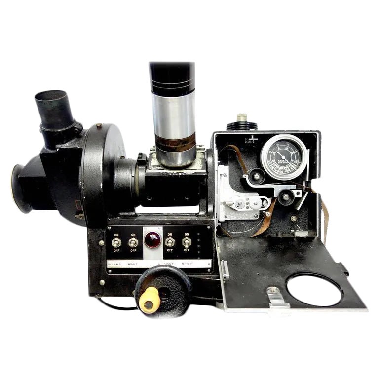Akeley 35mm Camera. Us Army 35mm Cinema Tracking Camera as Sculpture ...