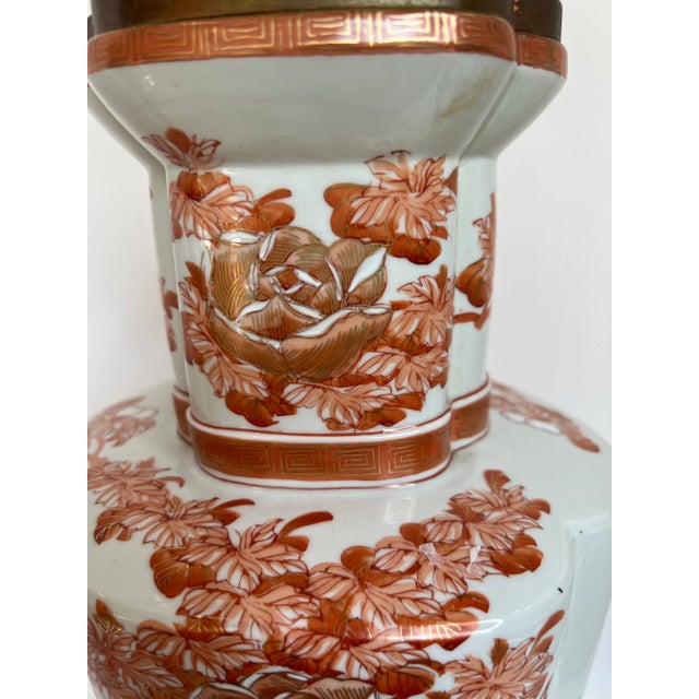 Ceramic Mid 20'th C. Chinoiserie Kutani Orange White Table Lamp For Sale - Image 7 of 11