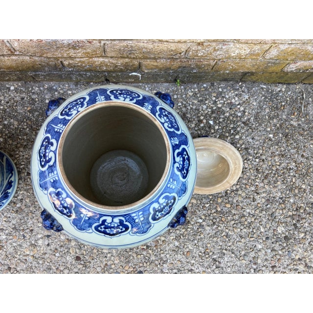 Mid 20th Century Large Pair of Chinese Blue and White Jars With Lids For Sale - Image 5 of 7