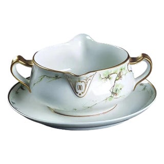 19th Century Gravy Boat with Attached Underplate Schleiger 432 by Haviland For Sale
