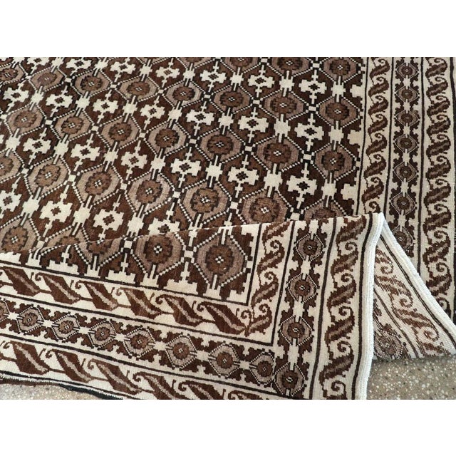 Galerie Shabab Collection Mid-20th Century Turkish Anatolian Accent Carpet For Sale - Image 9 of 10