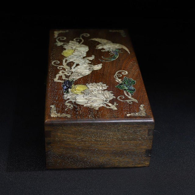 Vintage Chinese Huali Rosewood Box | Mother-of-Pearl Inlaid Bird & Flower Motif For Sale In Los Angeles - Image 6 of 10