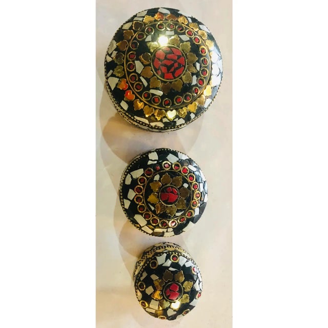 Vintage Handmade Round Shaped Natural Stones Boxes in Cobalt Black & Gold,Set of 3 For Sale - Image 4 of 6