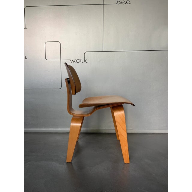 Mid-Century Modern DCW Dining Chair in Wood by Charles & Ray Eames for Herman Miller, 1950s For Sale - Image 3 of 16