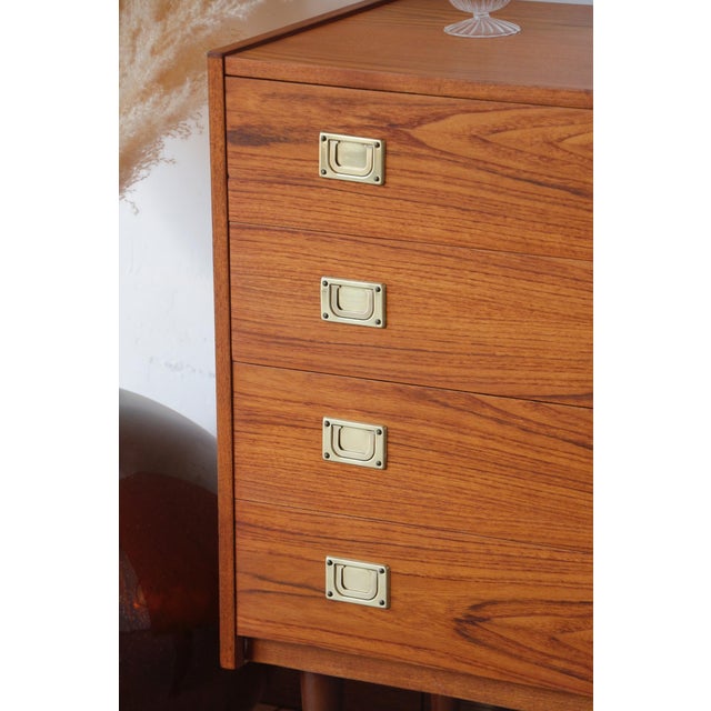 Reoval Teak Chest of Drawers (1970s) This superb Danish teak chest of drawers, made by the Reoval factory, perfectly...