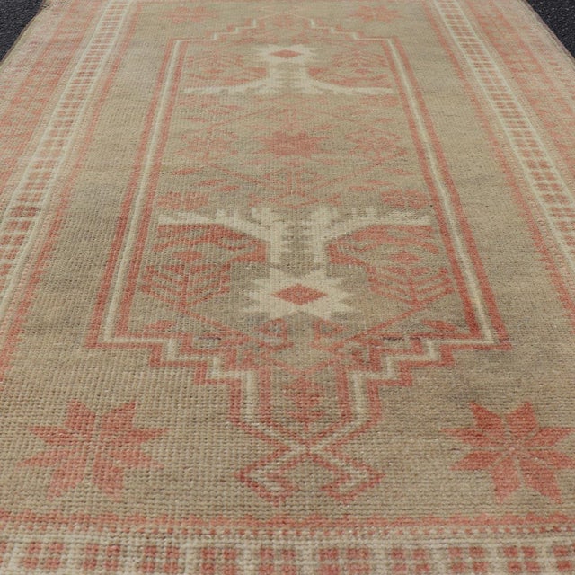 Vintage Turkish Oushak Rug With Geometric Design in Soft Red, and Light Green 2'6"x3'10" For Sale In Atlanta - Image 6 of 9