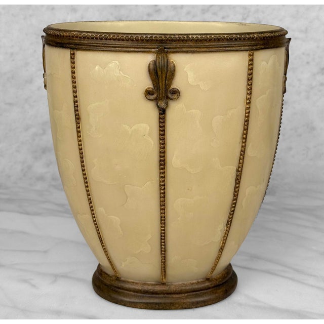 Late 20th Century Vintage Traditional French Style Fleur De Lis Waste Basket Trash Can For Sale - Image 5 of 9