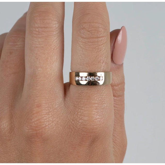 14K Solid Gold Channel Set Single Line Round Cut Diamond 6.5MM Band Ring, Size 6.5 For Sale In Miami - Image 6 of 9