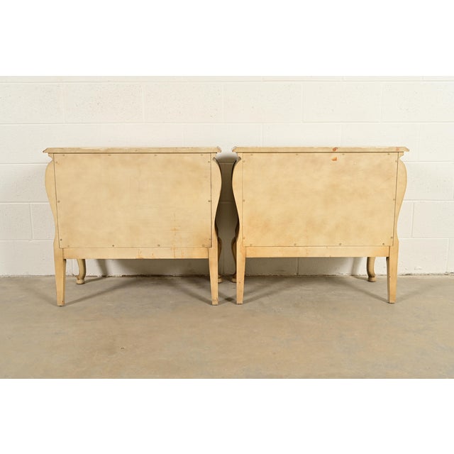 John Widdicomb Italian Rococo Louis XV Cream Lacquered and Gold Gilt Bedside Chests, Pair For Sale - Image 15 of 16