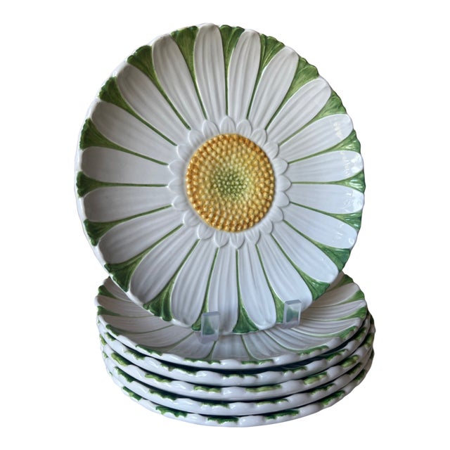 Mottahedeh Daisy Plates, Set of 6, C. 1960's For Sale