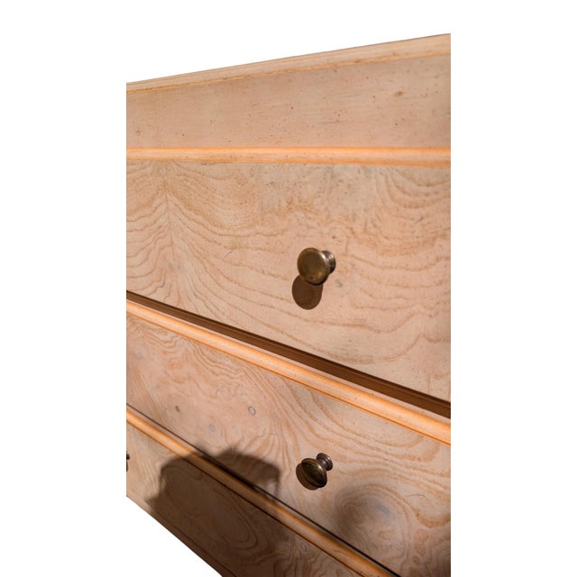 Vintage Hekman Blond 3-Drawer Bedside Chest With Bookmatched Figured Veneer For Sale - Image 9 of 18