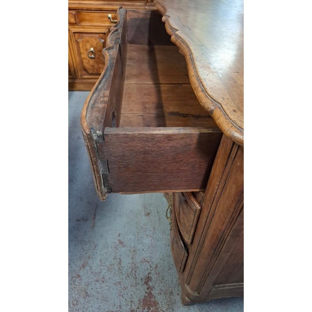 18th Century Walnut Chest of Drawers, 1790 For Sale - Image 9 of 12