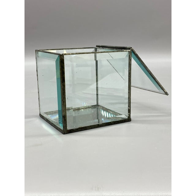 1980s Faceted Crystal Panel Showcase Cube For Sale In New York - Image 6 of 8