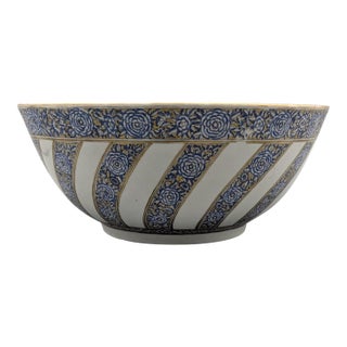 Elegant Large Chinese Export Bowl for the Islamic Market For Sale