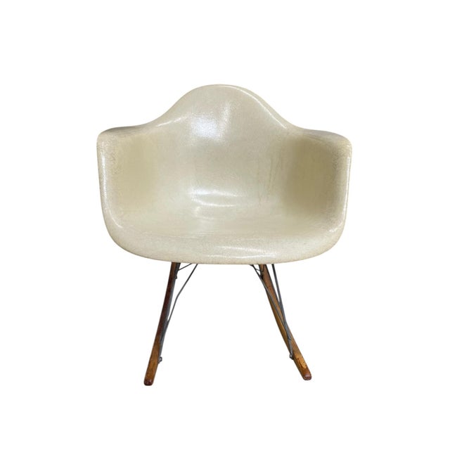 Eames Herman Miller Eames Fiberglass Shell Rocking Chair, 1950s For Sale - Image 4 of 7